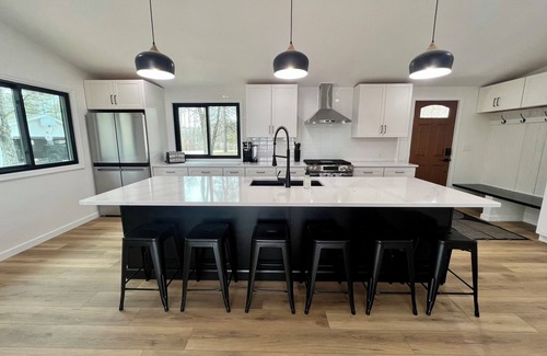 Iron Mountain House | Newly remodeled Lakefront 4-bedroom house with AC and WiFi in Iron Mountain