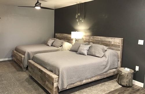 Algoma Hotel | Newly Remodeled studio in 2021, 5 miles to Door Cty., beautiful deck & yard