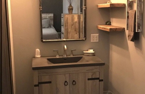 Algoma Hotel | Newly Remodeled studio in 2021, 5 miles to Door Cty., beautiful deck & yard