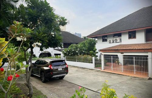 Bang Na Villa | Newly-renovated Modern Private Thai Villa with Swimming Pool