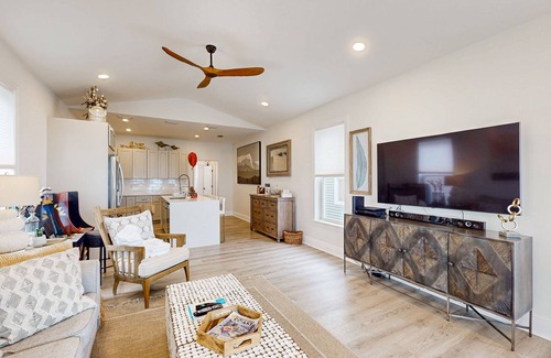East End House | Newly renovated gulf front home. Dog friendly, multiple decks, boardwalk 2 beach