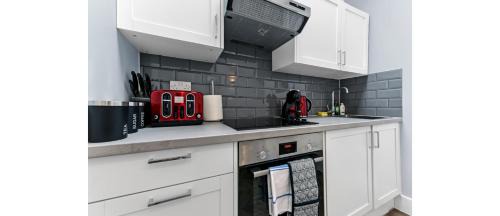 Havering Apartment | Newly Renovated 1BD Flat Perfect for Travellers