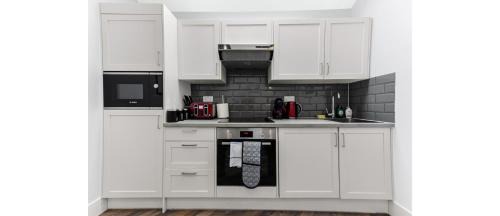 Havering Apartment | Newly Renovated 1BD Flat Perfect for Travellers