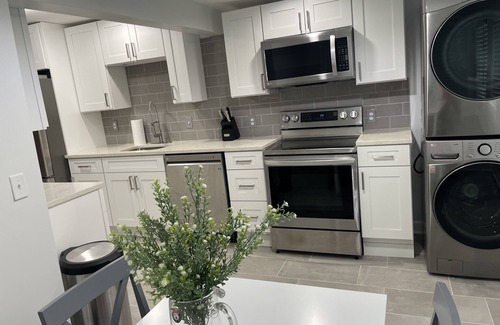 South Hyde Park House | Newly renovated 2 bed unit