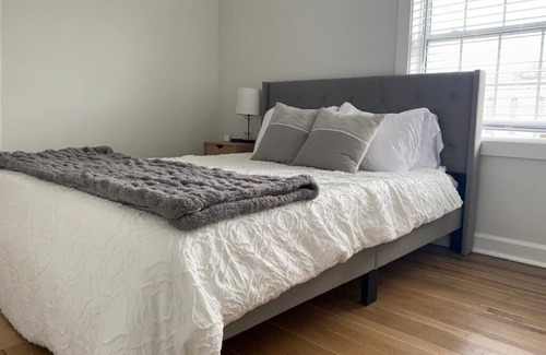 South Hyde Park House | Newly renovated 2 bed unit