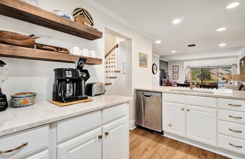 Sandestin House | Newly renovated, 2 bedroom, sleeps 8, easy walk to beach, pool, restaurants