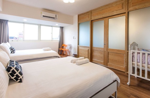 Nangang House | Newly Renovated 3 bedroom apartment 1 minute away from MRT station