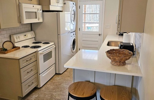 Marion House | Newly renovated 3 beds, 2 baths in Marion. Great space for the whole family!