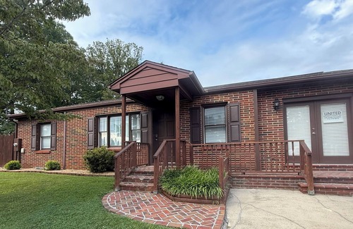 Marion House | Newly renovated 3 beds, 2 baths in Marion. Great space for the whole family!