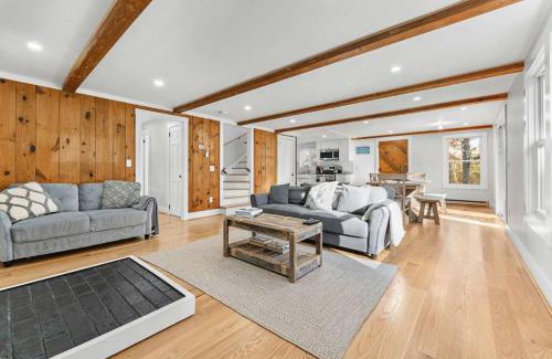Vineyard Haven House | Newly Renovated 3BR 2BA - Walk to Restaurants