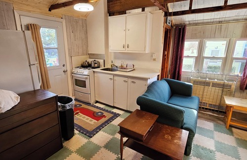 Lindsay Cabin | Newly Renovated 2 Bedroom Cabin - Sandy Beach/Firepit/Boating & More