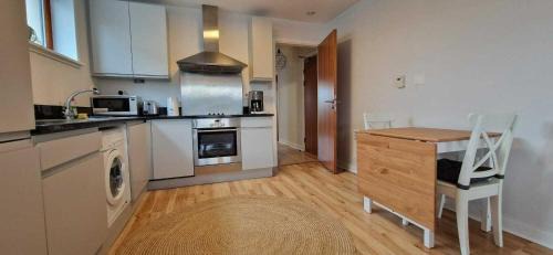 Ringsend Apartment | Newly Renovated D4 2BD The Aviva & Docklands