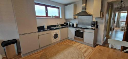 Ringsend Apartment | Newly Renovated D4 2BD The Aviva & Docklands