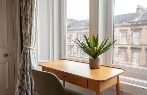 Glasgow Westend Apartment | Newly Renovated Flat in Trendy Finnieston