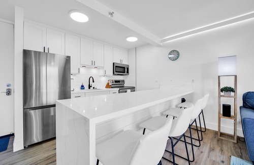 Waikiki Apartment | Newly renovated, Free Parking, One block to Waikiki Beach