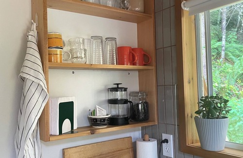 Roberts Creek Cabin | Newly renovated hilltop Cabin in Roberts Creek close to Gibsons and beach