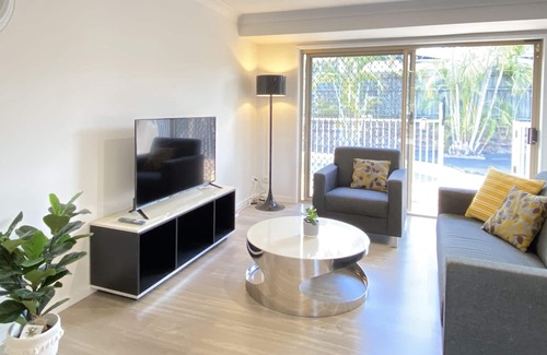 Parkwood House | Newly Renovated home for 8 by Theme Park @Parkwood