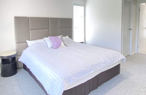 Parkwood House | Newly Renovated home for 8 by Theme Park @Parkwood