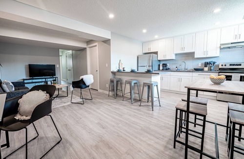Radisson Heights - Albert Park House | Newly Renovated Inner City 2BR Suite Minutes to DT