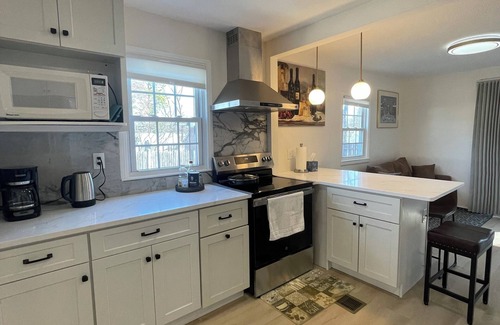 Framingham House | Newly Renovated Luxury 3-Bed 2-Bath House with Easy Airport Access