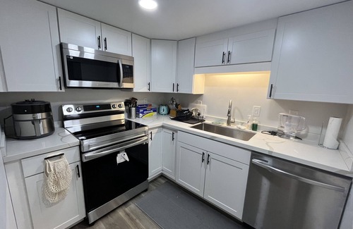 Annandale House | Newly Renovated Master BR w/Private Bath.Access to Kitchen &In-unit Washer/Dryer