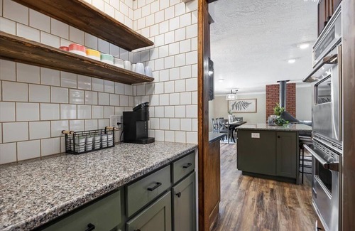 Burley House | Newly Renovated, Modern Sleeps 21, Newly added AC/Heating units in each bedroom.
