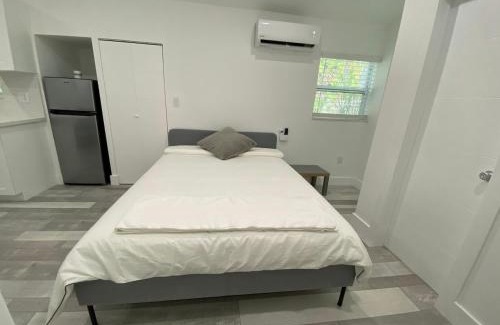 Royal Poinciana Apartment | Newly renovated studio close to the beach