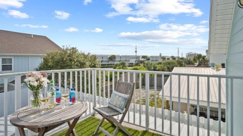 Inlet Beach Heights House | Newly Renovated 2-min Walk to the Beach The Coastal Cottage by AvantStay
