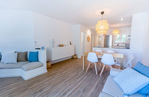 Alpouvar Apartment | Newly updated 2 Bed 2 Bath Poolside Apartment withAC & WIFI