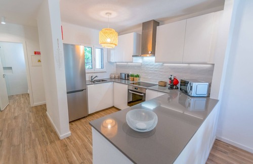 Alpouvar Apartment | Newly updated 2 Bed 2 Bath Poolside Apartment withAC & WIFI