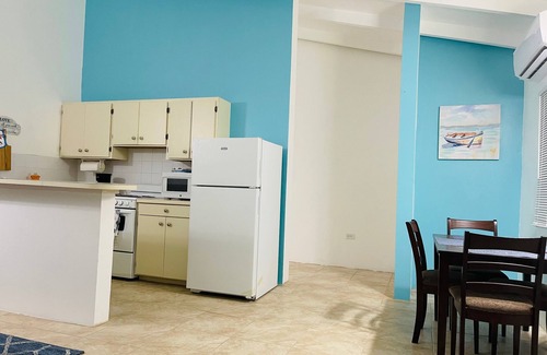 Sion Farm Apartment | Newly updated Deluxe King Bed and memory foam mattress!