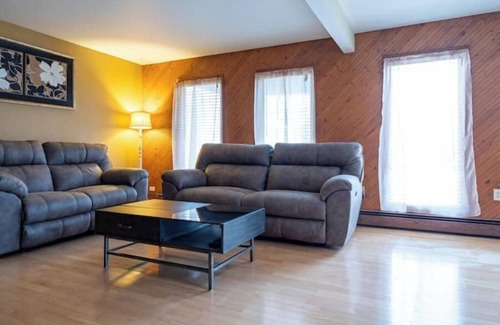 University Park House | Newly updated surrounded by nature