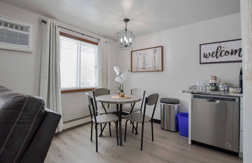 Bellevue Apartment | Newly Updated Two-bed Upper Suite in Green Bay