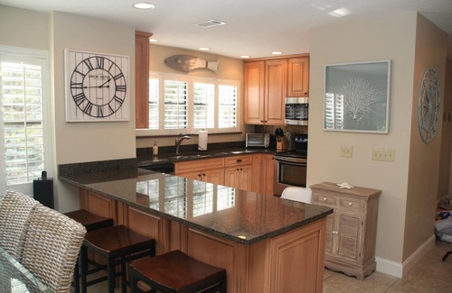 Amelia City Condo | Newly Updated Amelia Island Corner 3BR - Steps to Ocean & Pool, Walk to Ritz