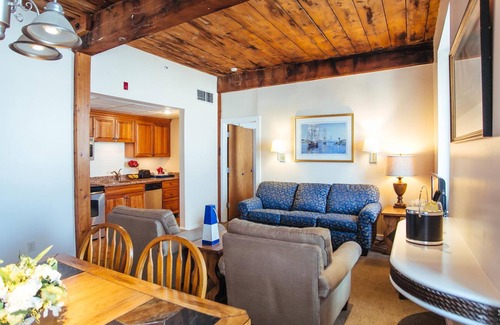 Yachting Village Hotel | Newport Bay Club and Hotel