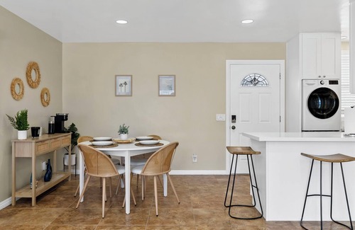 Balboa Peninsula House | Newport Beach Balboa Peninsula 2BR King Bed Wifi Steps to Sand Beach Gear