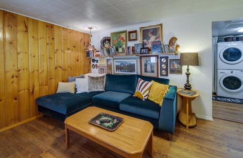 Newport House | Newport Cabin on Diamond Lake with Private Boat Dock