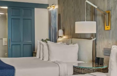 Goat Island Hotel | Newport Harbor Gem: Unmatched Views, Scenic Walk to Downtown | 2 Waterview Room