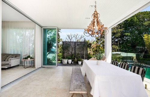 Newport House | Newport Luxe - Quick walk to Beach