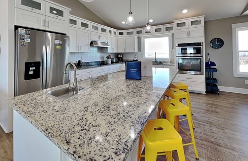 Topsail Beach House | Next to Sea Gallery | Great Views + Walk to Beach!