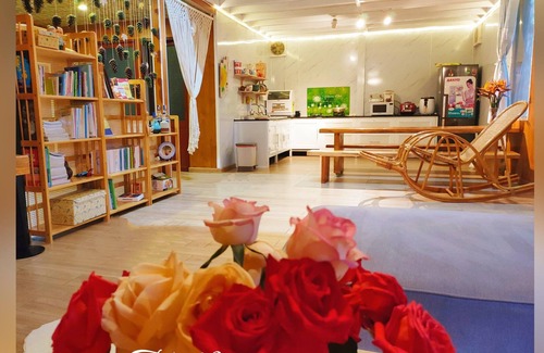 Phuong House | Ngôi nhà cuối hẻm yên tĩnh với tiếng chim hót, có ban công chill thật tuyệt vời