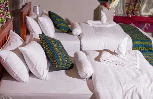 Kinkiizi Bed & Breakfast | ngirisi hill silverback lodge-bwindi