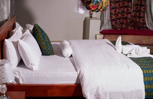 Kinkiizi Bed & Breakfast | ngirisi hill silverback lodge-bwindi
