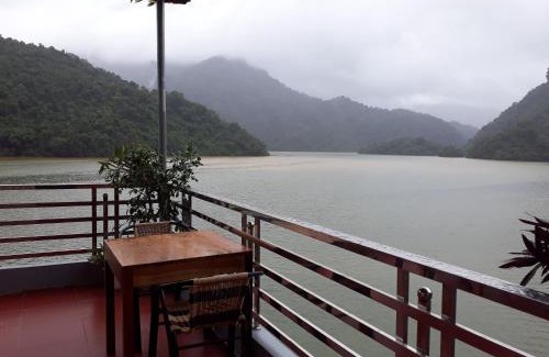 Nam Mau House | Nhà nghỉ Sơn Lâm - Panorama lake view