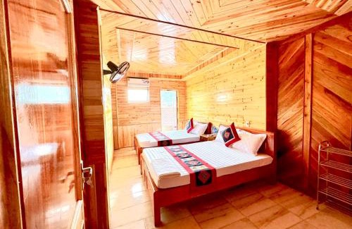 Bac Ha House | Nhà sàn Mây Trắng - Nhà sàn mới dựng còn thơm mùi gỗ