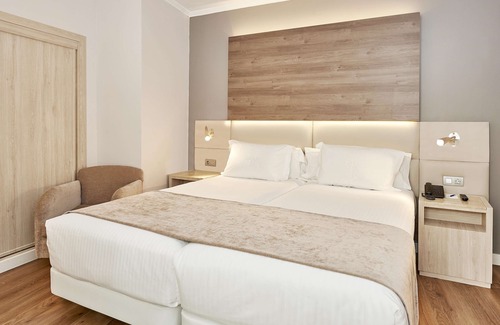 La Trinidad-San Juan y Todos los Santos Hotel | NH Córdoba Califa Hotel