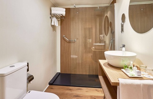 La Trinidad-San Juan y Todos los Santos Hotel | NH Córdoba Califa Hotel