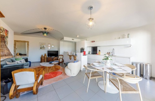 Saint-Sylvestre Apartment | NICE 130m2 Terrace with PANORAMIC VIEW, Swimming Pool, Free Parking, A/C, WIFI