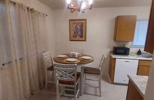 Seahurst Apartment | Nice 2-bedroom apartment in Burien