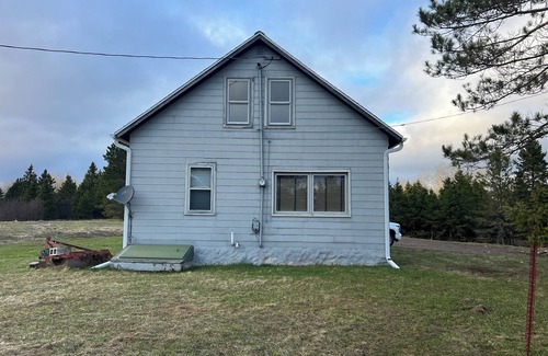Ewen Cottage | Nice 3-bedroom cottage in Ewen just minutes from Bergland, MI and Lake Gogebic